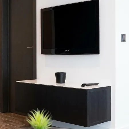 Luxurious In Heart Of Apartment *